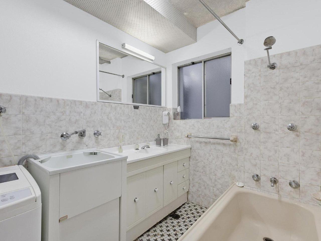 Dolphin Court 5 Apartment Entrance ภายนอก รูปภาพ